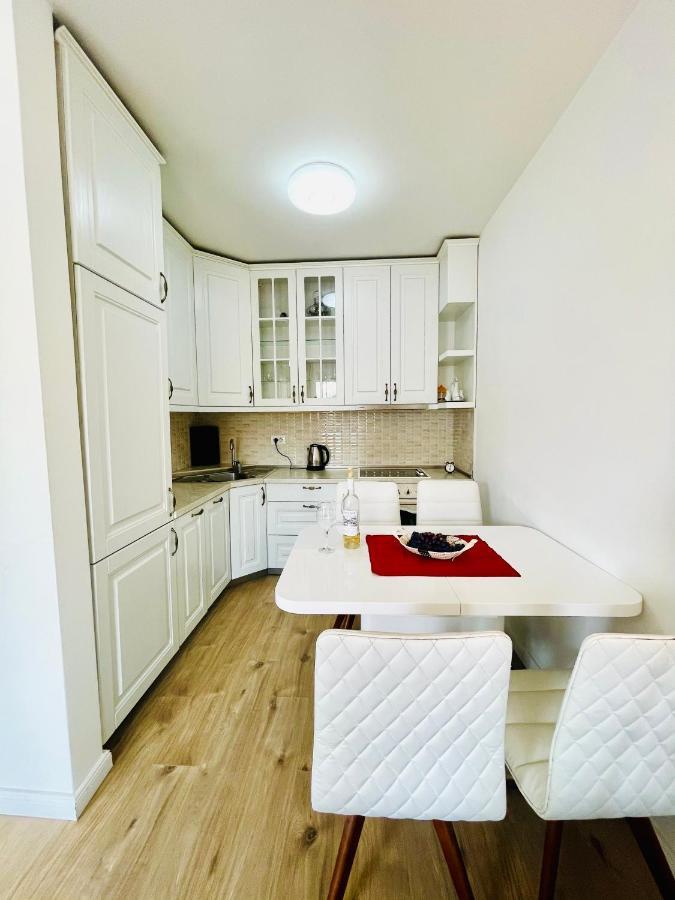 4 Llullat - City Center Apartment Prishtinë Ngoại thất bức ảnh